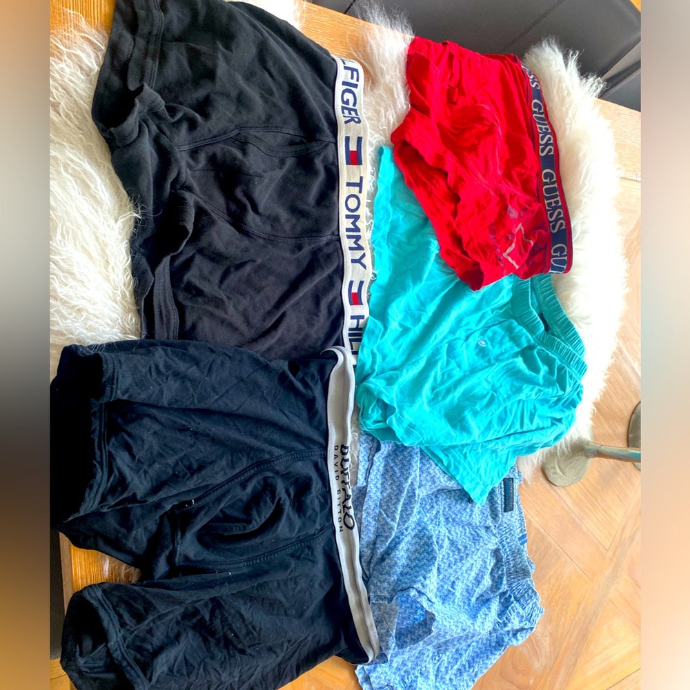 In VGC 8/10 five men’s designer boxers in size medium !!